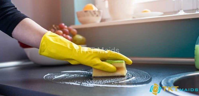 Hình ảnh: Làm sạch khu vực bàn bếp