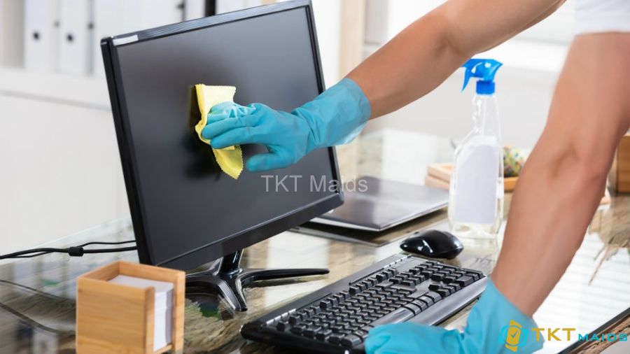 Hình ảnh: Làm sạch các thiết bị điện tử như màn hình máy tính