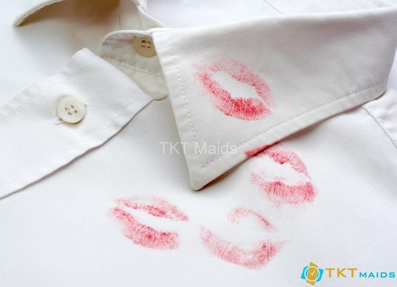 Hình ảnh: Mẹo tẩy vết son môi trên quần áo