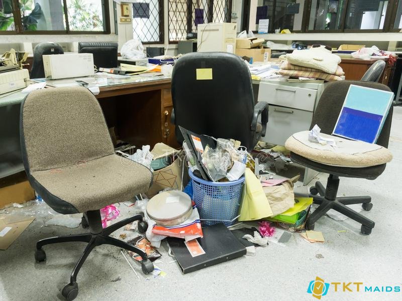 Văn phòng của bạn quá bẩn sau những ngày tự làm vệ sinh