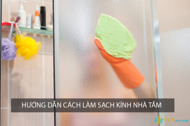 Hướng dẫn cách làm sạch kính nhà tắm